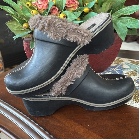 CROCS Cobbler Eva Clogs Black w/ Walnut Faux Fur Lining Slip On Casual Shoes - Picture 14 of 16